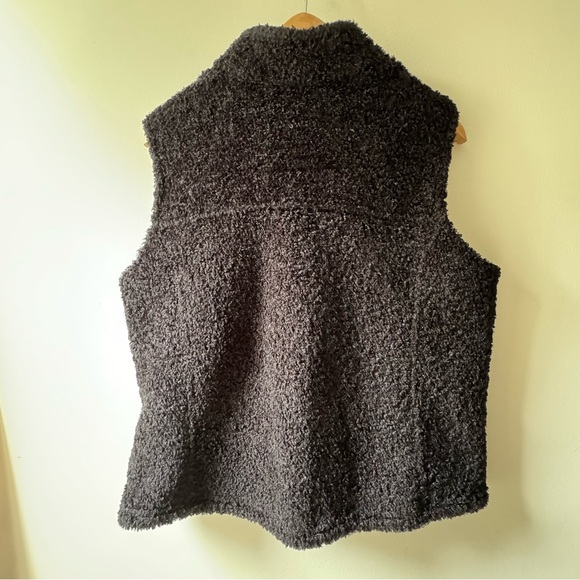 DAKINI silky-soft sherpa berber rich black fur vest - Picture 2 of 8